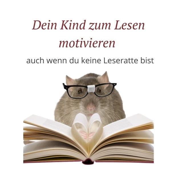 Eine Ratte mit Brille liest in einem Buch